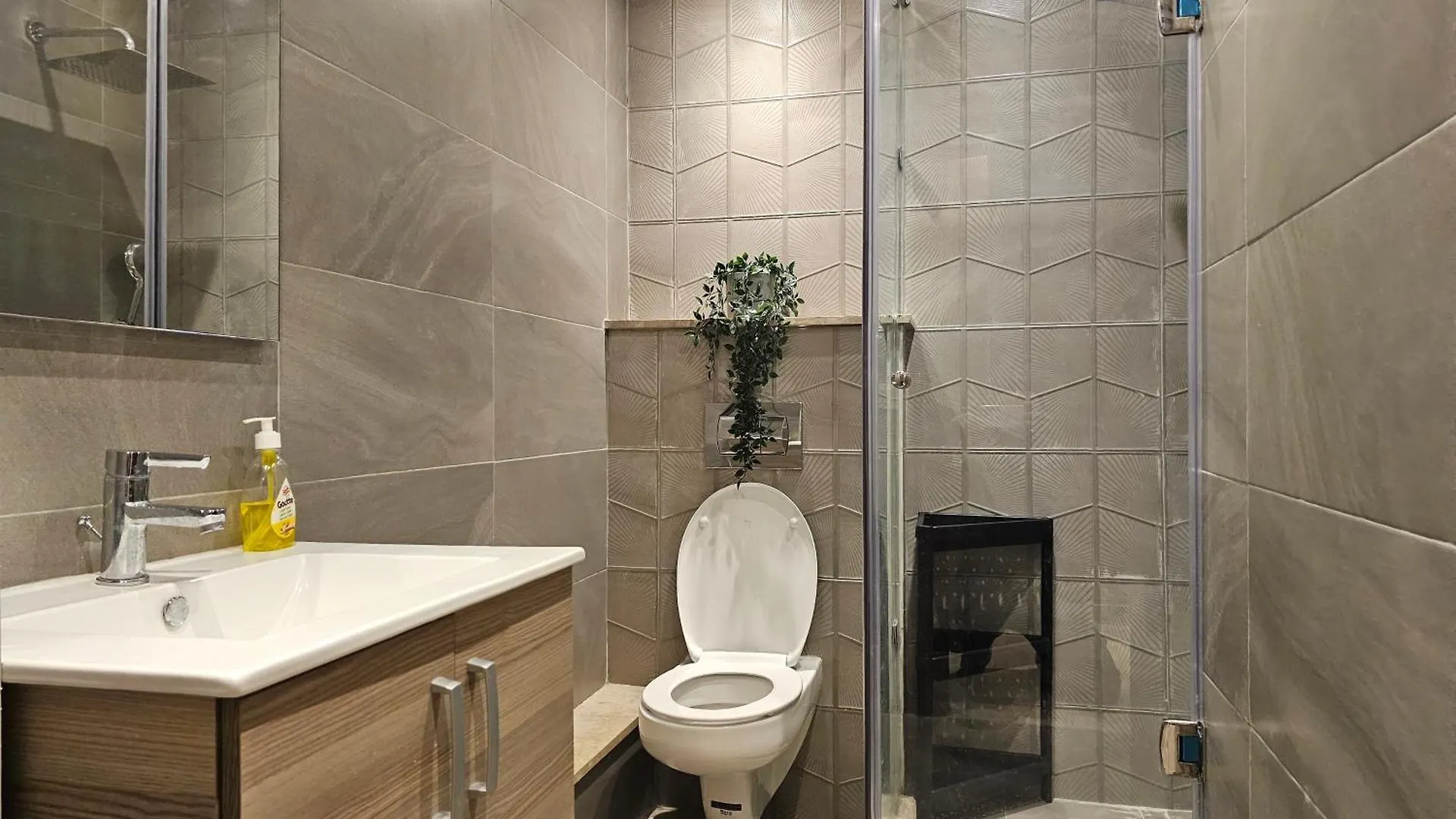 Luxury Living 3 Bedroom Apartment With Garden Terrace And Private Balcony Casablanca