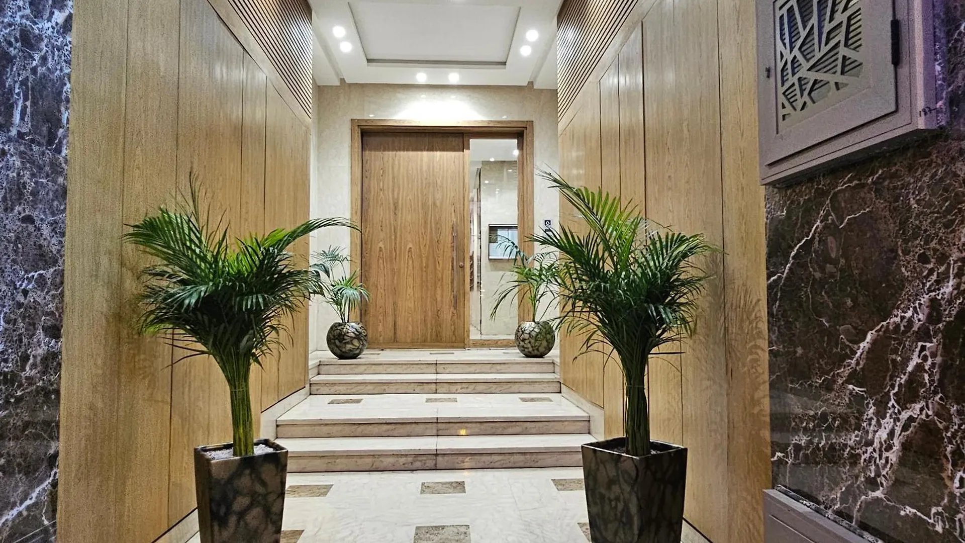 Luxury Living 3 Bedroom Apartment With Garden Terrace And Private Balcony Casablanca 0*,